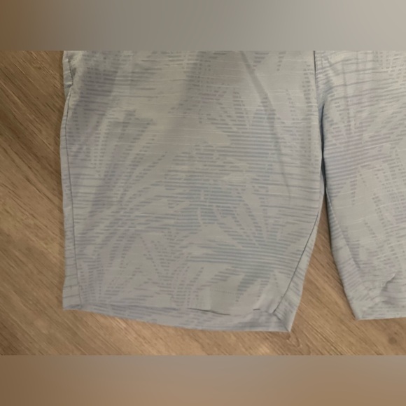 Travis Mathew 9” Floral Golf Shorts - Picture 3 of 7